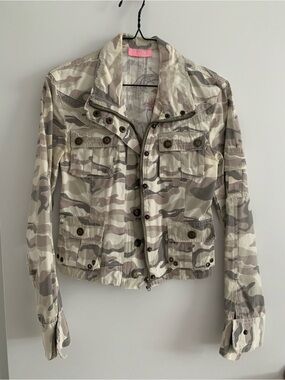 Vintage Pudding Jeans Women’s Camouflage Utility Jacket - Beige Camo